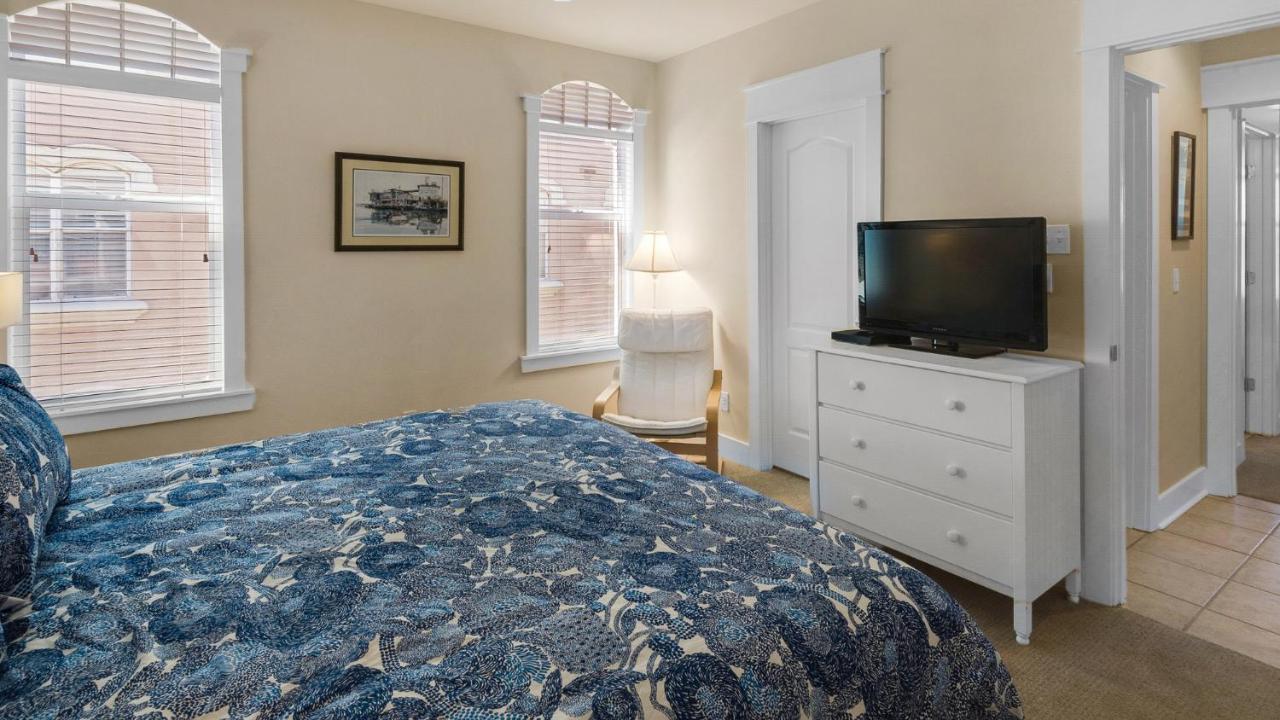 Monterey B302 Holiday home *